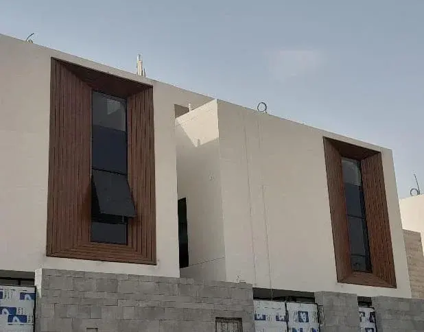 كلادينج بمظهر خشبي على واجهة فيلا — من أعمال مدار إكس