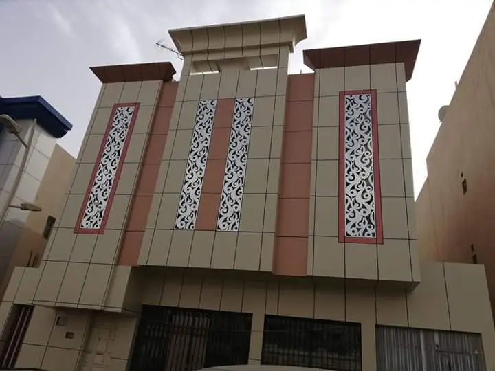 واجهة بزخارف مخرّمة بقص الليزر — من أعمال مدار إكس