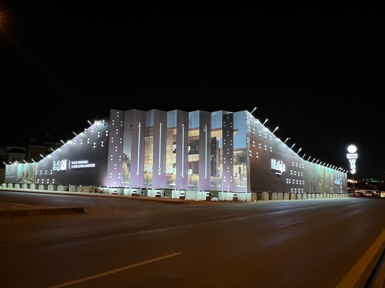 لوحات وإضاءات الواجهات